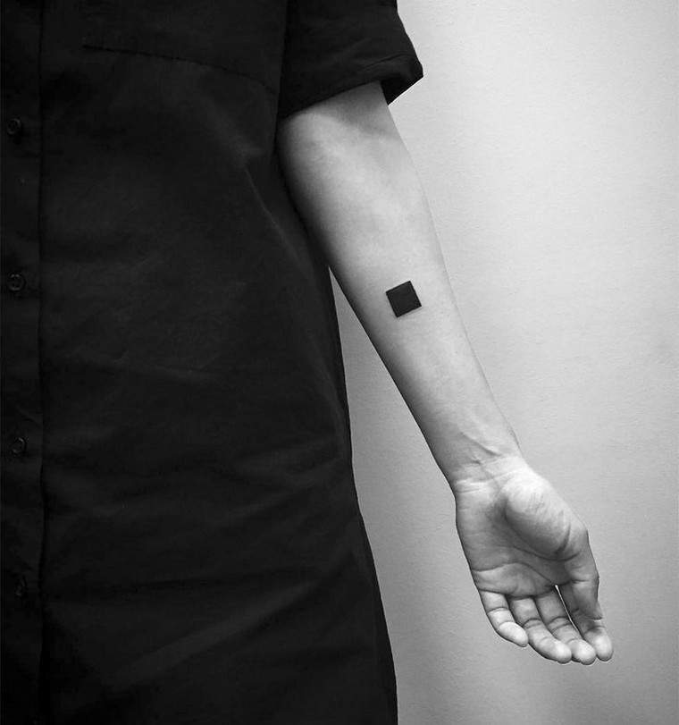 Geometric tattoo: meanings and concepts in footage