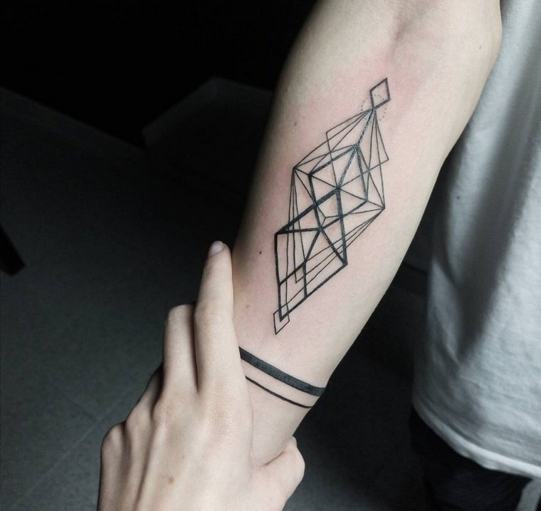 Geometric tattoo: meanings and concepts in footage