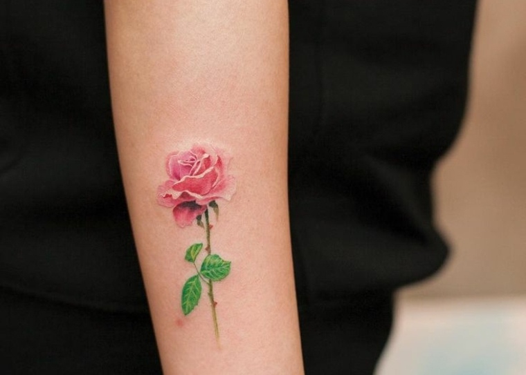 Pink tattoo: 20 concepts for a classy and minimalist tattoo