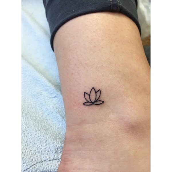 115 Small tattoos with letters and symbols for girls