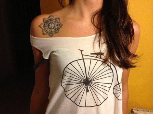 Small and delicate shoulder tattoos for girls