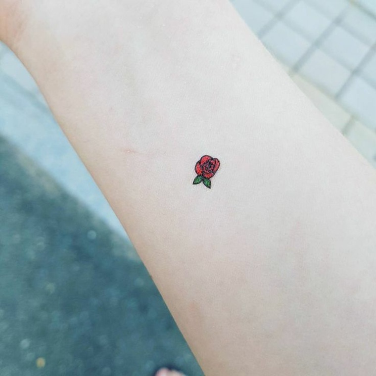 Pink tattoo: 20 concepts for a classy and minimalist tattoo