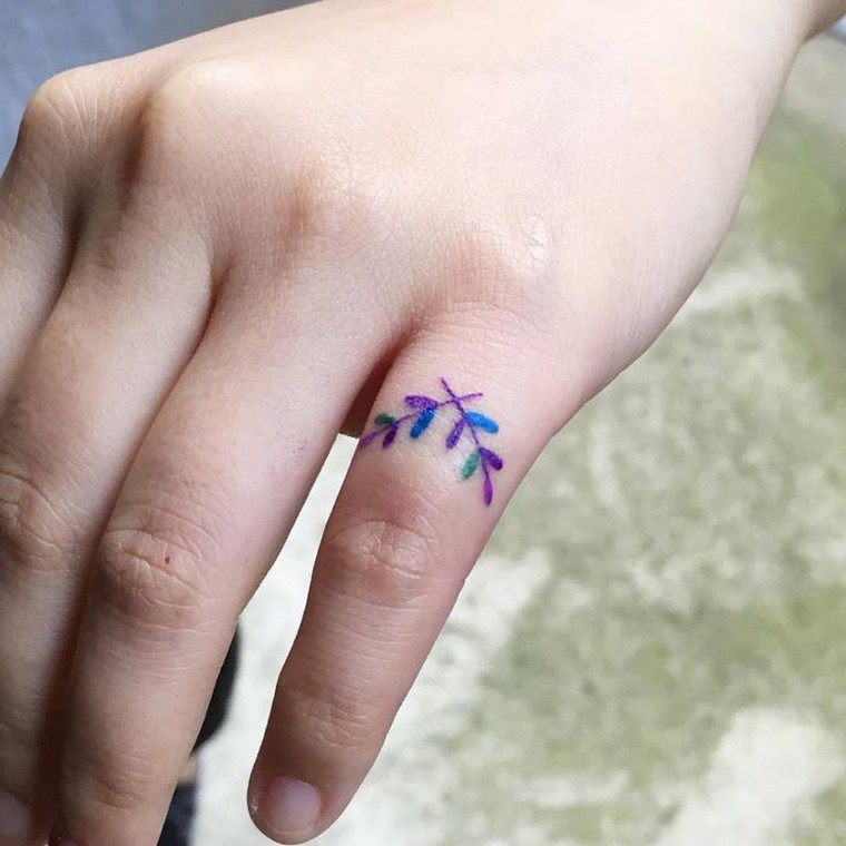 Finger tattoo: concepts for a discreet and trendy tattoo