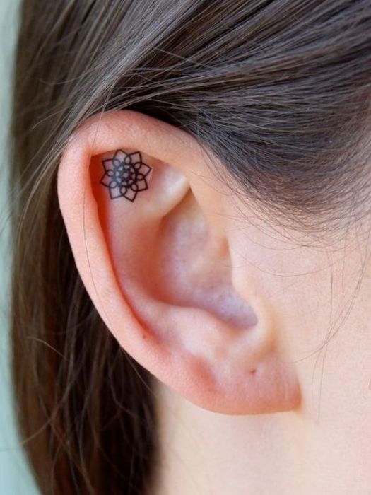 30+ Minimalist Tattoo Concepts for the Ears