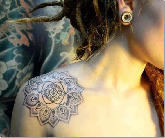 Stylish and Impertinent Clavicle Tattoos for Girls