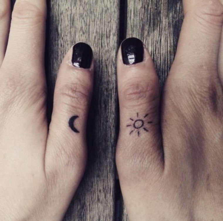 Finger tattoo: concepts for a discreet and trendy tattoo