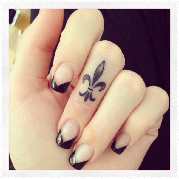 115 Small tattoos with letters and symbols for girls