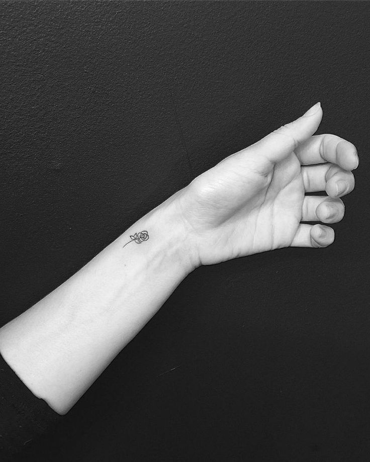 Featured image of post Tiny Sunflower Tattoo Minimalist